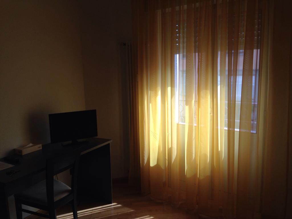 Hotel De La Tour Tirano Pokoj fotografie