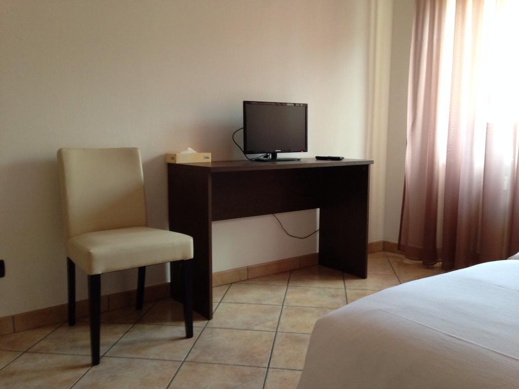 Hotel De La Tour Tirano Pokoj fotografie